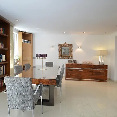 Luxury Center Apartment *